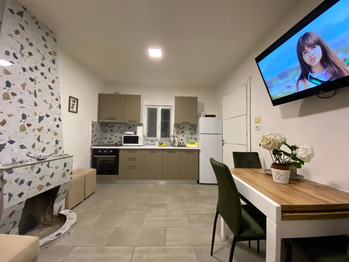 Maison Bellevue - 2 Bdrm Villa In Borsh Beach מראה חיצוני תמונה
