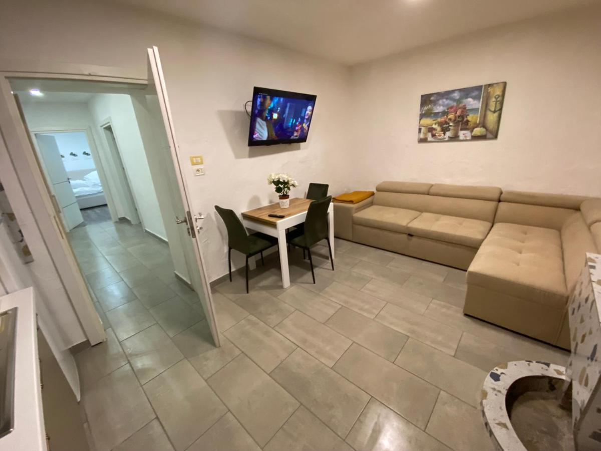 Maison Bellevue - 2 Bdrm Villa In Borsh Beach מראה חיצוני תמונה